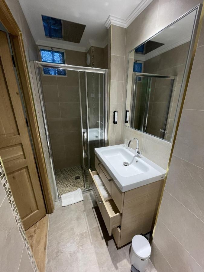 Les Rebelles Hotel Paris Eksteriør billede